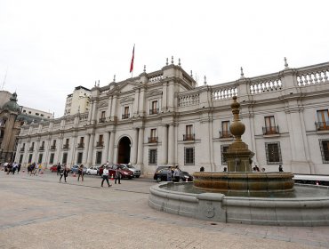 Gobierno confirma al primer funcionario de La Moneda contagiado con Covid-19