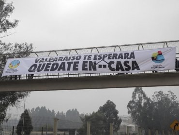 Con un lienzo desplegado en la ruta 68, llaman a no visitar Valparaíso en tiempos de pandemia