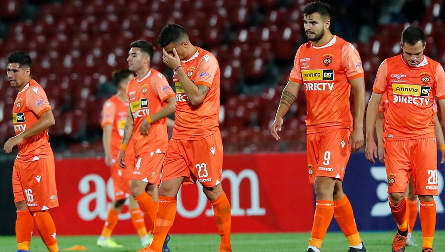 11 futbolistas de Cobreloa no podrán cobrar su Seguro de Cesantía y acuden al Sifup