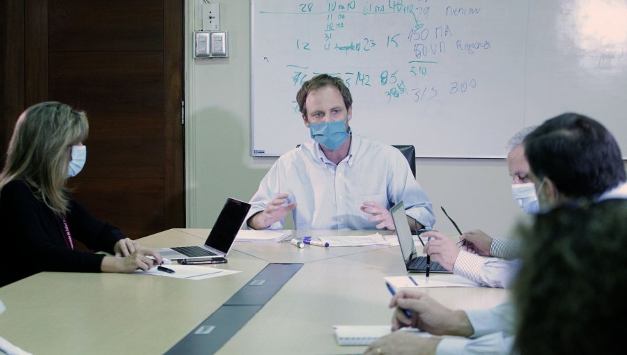 Ministerio de Salud realiza reunión de emergencia para redistribuir ventiladores y fortalecer Región Metropolitana
