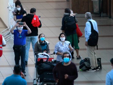 Medio millar de chilenos regresan desde México, España y Argentina