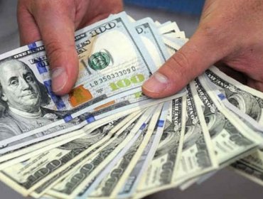 El precio del dólar cayó nuevamente y quedó muy cerca de los 820 pesos