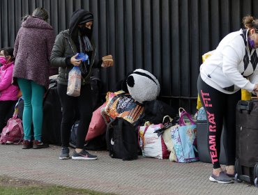 Descartan habilitar albergue para venezolanos que acampan afuera de su embajada en Providencia