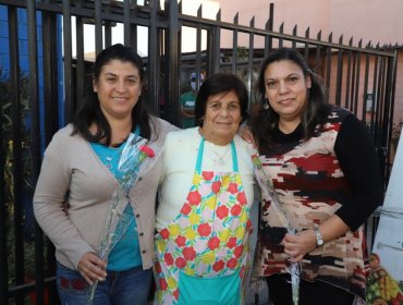 Con un charro cantando sobre un camión, La Cruz celebró un distinto Día de la Madre