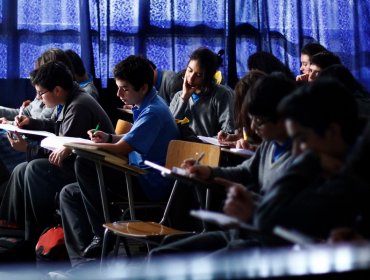 Colegio de Profesores lamentó confirmación del Simce: "Hay muchos intereses económicos"