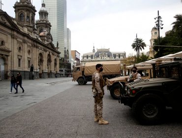 "Boinas Negras" coparon la Plaza de Armas de Santiago y fiscalizaron junto a las policías