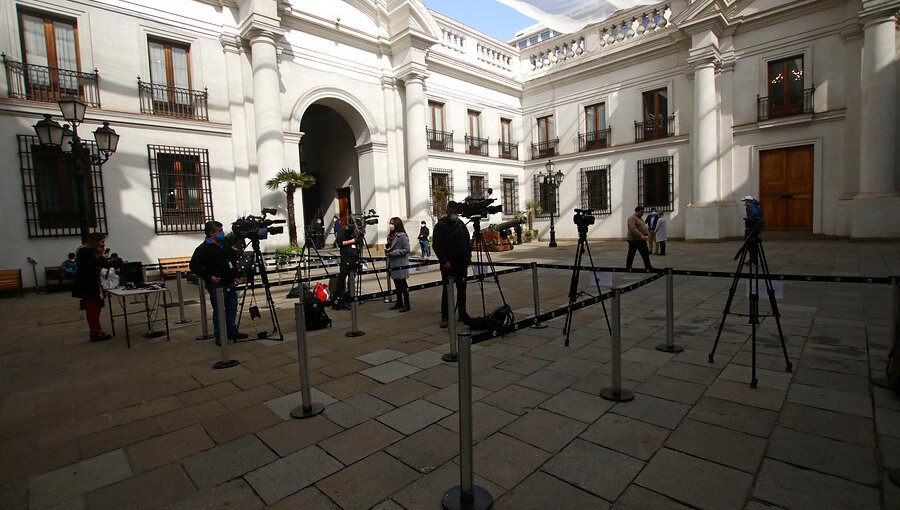 Nuevo caso de Covid-19 en La Moneda: 48 trabajadores de prensa deberán hacer cuarentena obligatoria
