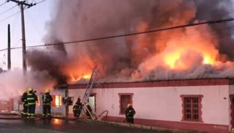 Hallan cuerpo sin vida entre escombros de incendio que consumió cinco viviendas en Limache