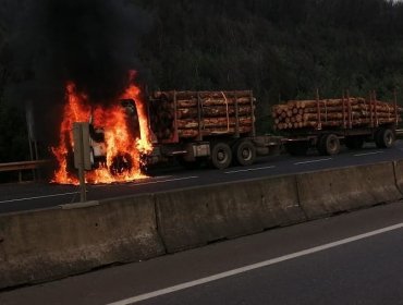 Nuevos ataques incendiarios en La Araucanía: tres camiones fueron quemados en Collipulli