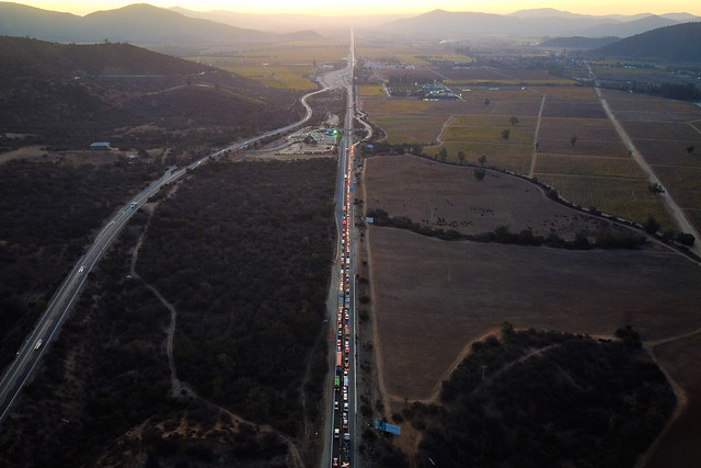 Alta congestión se registra en la ruta 68 hacia la región de Valparaíso