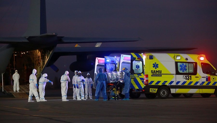 Arribaron al Biobío los dos pacientes con Covid-19 trasladados desde la región Metropolitana