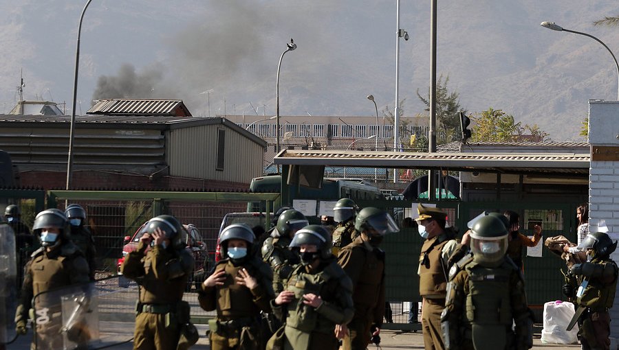Balance final: cuatro gendarmes y dos reos heridos por motín tras pelea entre bandas rivales de Colina 1