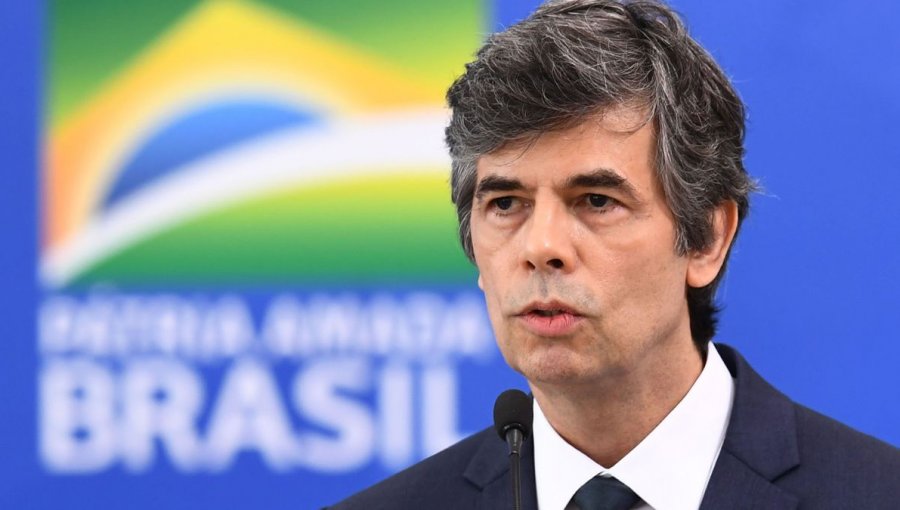 Por diferencias con Bolsonaro, Ministro de Salud presentó su renuncia al cargo a menos de un mes de asumir