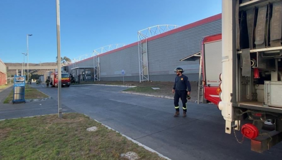 250 trabajadores y vecinos debieron ser evacuados tras emergencia química en embotelladora de Coca-Cola en Concón