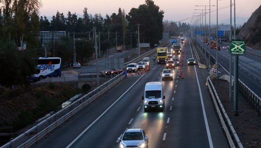 Cerca de 24 mil vehículos han salido de la región Metropolitana a horas de que inicie la megacuarentena