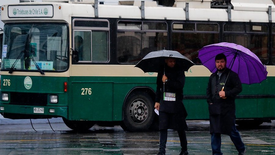 Vuelve la lluvia a Valparaíso y Viña del Mar: margen frontal dejará chubascos débiles