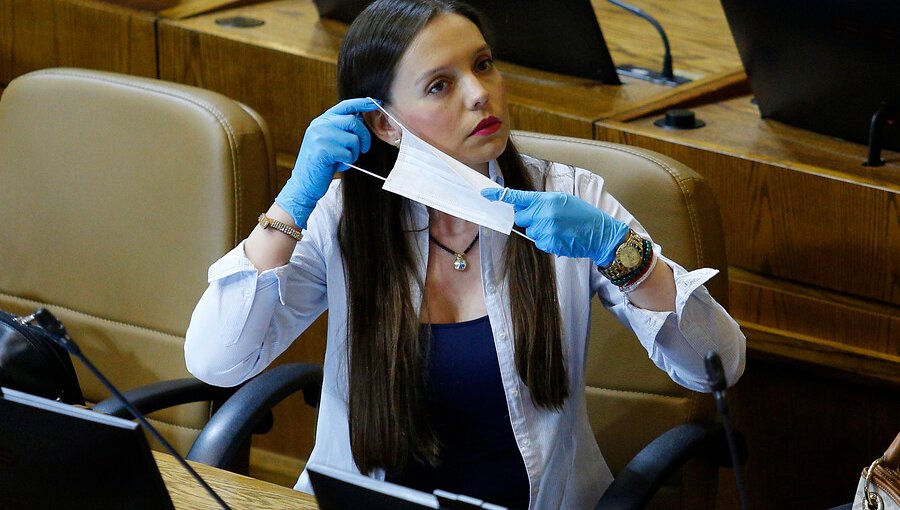 Camila Flores pide que isapres extiendan prestaciones a sus clientes que queden cesantes