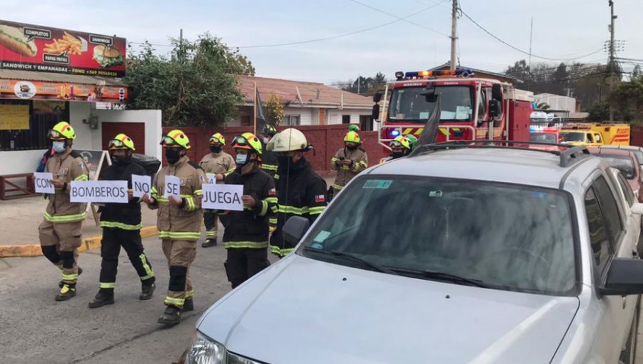 Bomberos de Puchuncaví realiza ruidosa manifestación acusando incumplimiento municipal en entrega de subvención