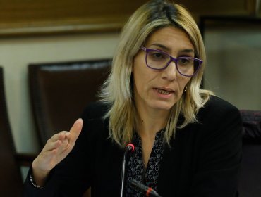 Diputada Erika Olivera pide sesión especial por conflicto de contratos en el fútbol