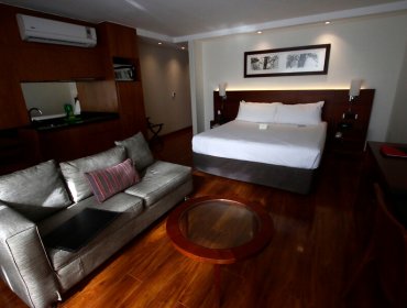 Las Condes y Lo Barnechea inauguraron las primeras residencias sanitarias destinadas a sus vecinos