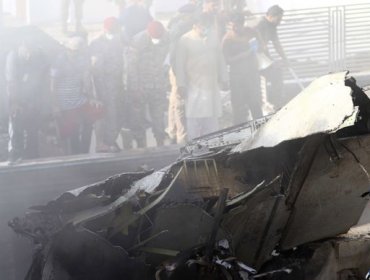 Al menos 97 muertos deja avión que se estrelló en la ciudad de Karachi en Pakistán