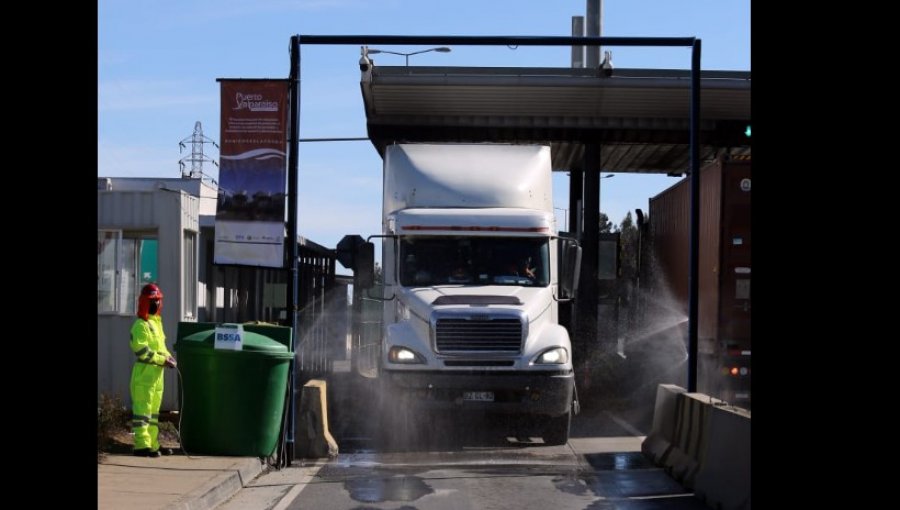 Con pórtico de sanitización automática de camiones refuerzan Puerto Valparaíso