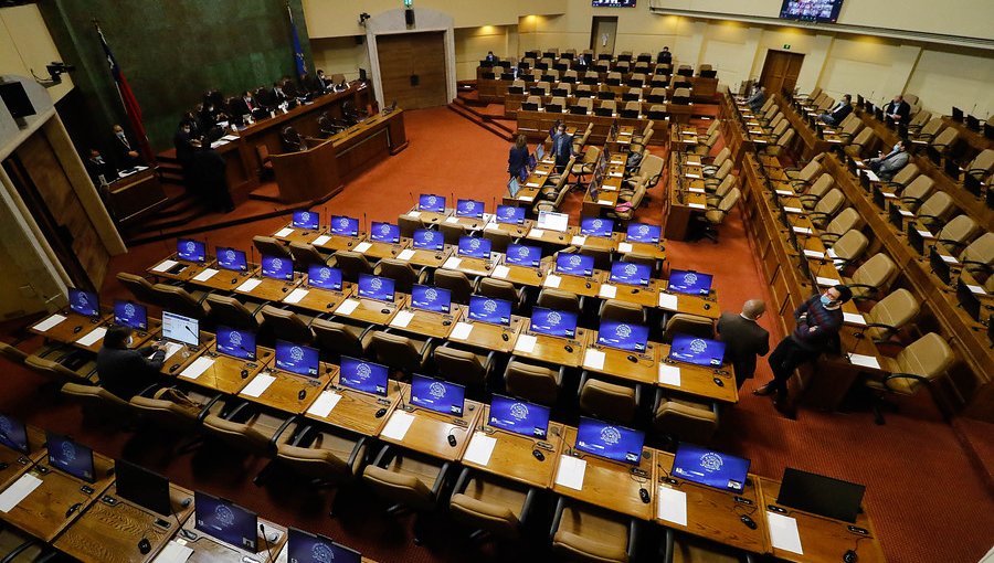 Diputados oficialistas y de oposición intentarán reponer la retroactividad en límite a reelección parlamentaria