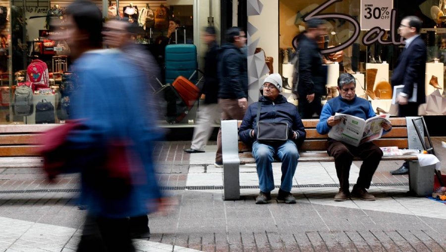 Histórica tasa de desempleo en el Gran Santiago: 15,6%, la más alta de los últimos 20 años