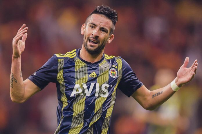 Mauricio Isla fue separado del plantel del Fenerbahce y no seguiría en el club