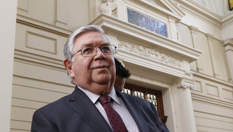 Lamberto Cisternas, ex vocero de la Corte Suprema, está hospitalizado tras contagiarse de Covid-19