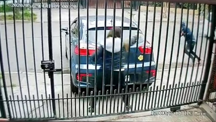 Funcionaria de la PDI frustró a tiros un intento de portonazo en su contra en Maipú