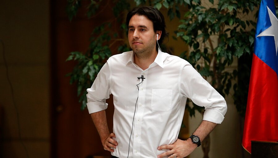Diputado Mirosevic pidió la renuncia de Mañalich: "Por el bien del país, que se encuentra en su hora más oscura"