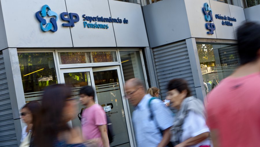 Superintendencia ofició a seis AFP por problemas en cambios masivos de fondos