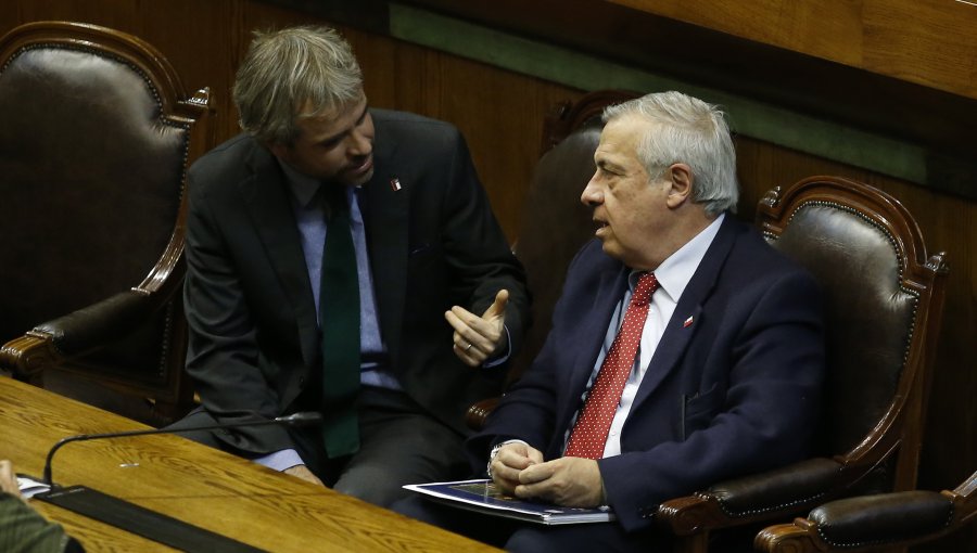 Blumel respalda a Mañalich: "Ha hecho un trabajo muy importante"