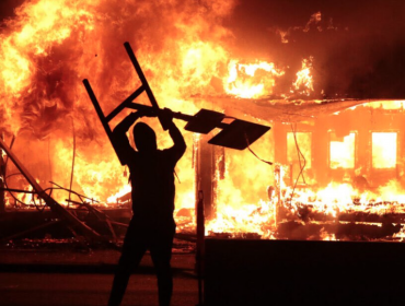 Autoridades sanitarias de Estados Unidos temen que manifestaciones propagarán aún más el coronavirus