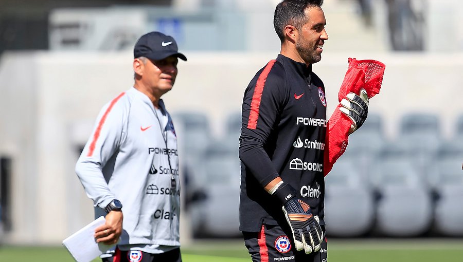 Rueda y presencia de Claudio Bravo en la Roja: “Es impresionante cómo influye”