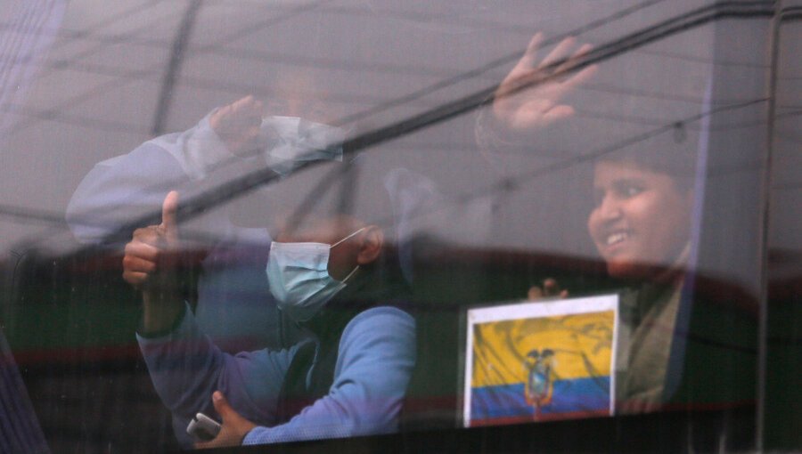 Por brote de Covid-19 en cité de Independencia, migrantes fueron llevados a un hotel sanitario