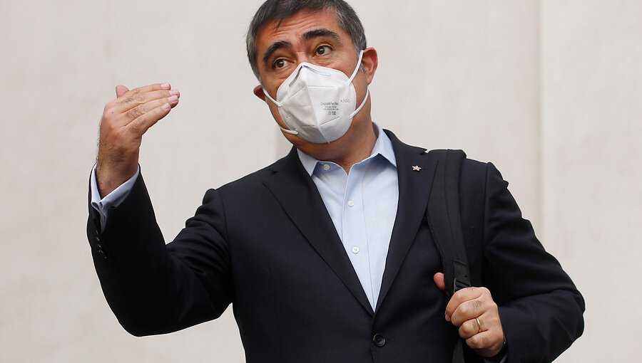 Mario Desbordes se enfrenta al Gobierno por propuesta de condonar deuda del CAE
