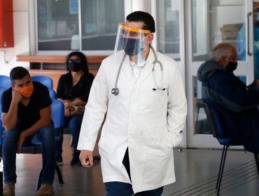 Senado aprobó ingreso de médicos cirujanos al sistema público sin validación de Conacem