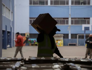 Polémica por fotografías a familias recibiendo cajas de alimento: denuncian que instrucción del Intendente de Valparaíso “violenta su dignidad”