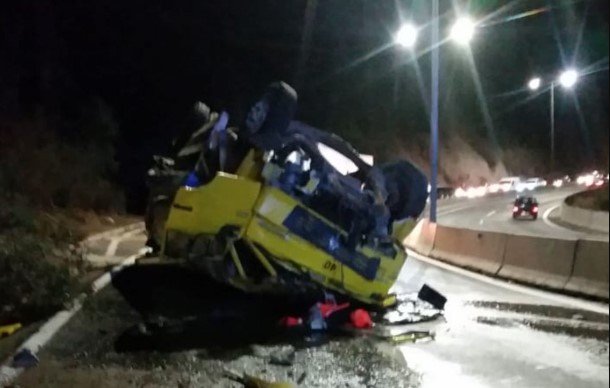 Un muerto y un lesionado grave deja volcamiento de camión en ruta Las Palmas de Viña del Mar