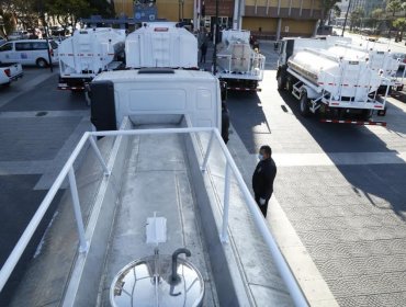 Alcaldes de Algarrobo, Nogales y Putaendo reciben camiones aljibe para ayudar a combatir la sequía