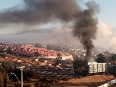 Desalojo de toma ilegal origina violentas manifestaciones en autopista Troncal Sur de Quilpué