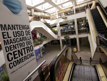 Contraloría dictamina que alcaldes no pueden ordenar abrir o cerrar comercios