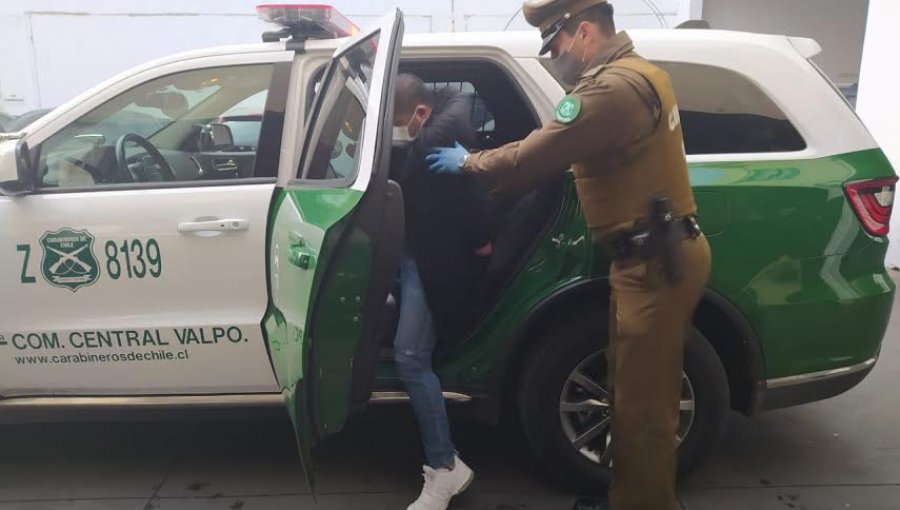 Carabineros detecta dos locales de juegos de azar abiertos y con clientes en Valparaíso