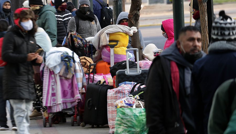 Trasladan a otros 190 ciudadanos peruanos a albergues del Arzobispado de Santiago