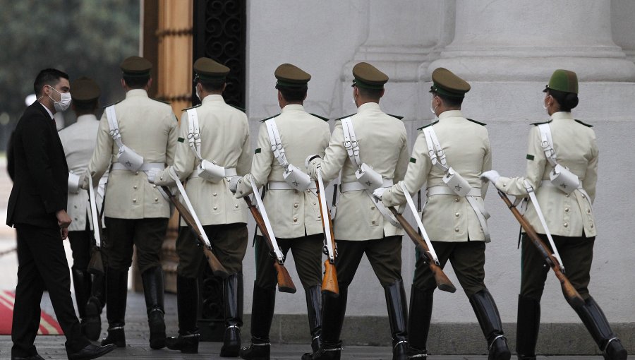 Jefe de Seguridad de Carabineros de La Moneda dio positivo a Covid-19