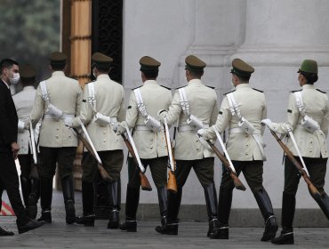 Jefe de Seguridad de Carabineros de La Moneda dio positivo a Covid-19