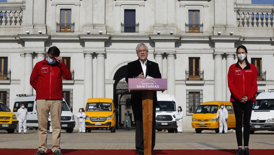 Presidente Piñera refuerza estrategia de "residencias sanitarias" con la ayuda del transporte de furgones escolares