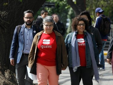 Juzgado de familia ordenó al Registro Civil inscribir a un niño como hijo de dos madres